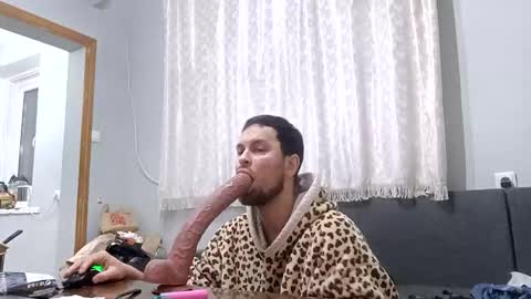 Snapshot of happycock_9inch chatting on 01/31/26, 08:07 Rommy2K online show from 01/31/26, 08:07