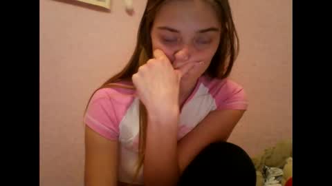 Snapshot of happyemily18 chatting on 02/19/26, 09:33 happyemily online show from 02/19/26, 09:33