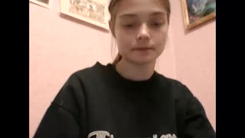 Snapshot of happyemily18 chatting on 03/14/26, 09:53 happyemily online show from 03/14/26, 09:53