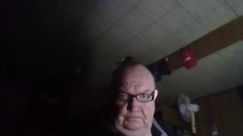 Snapshot of happyguy420fn chatting on 03/21/26, 09:03 happyguy420fn online show from 03/21/26, 09:03