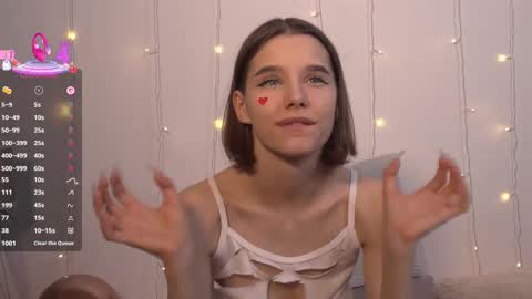 Snapshot of happynewdear chatting on 03/04/25, 07:30 Evy online show from 03/04/25, 07:30