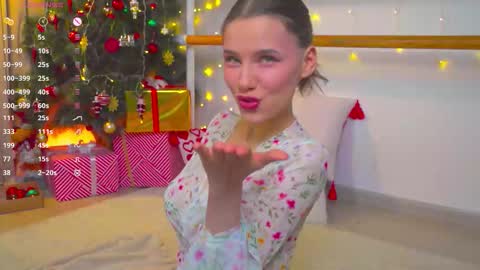 Snapshot of happynewdear chatting on 01/14/26, 05:46 Evy online show from 01/14/26, 05:46