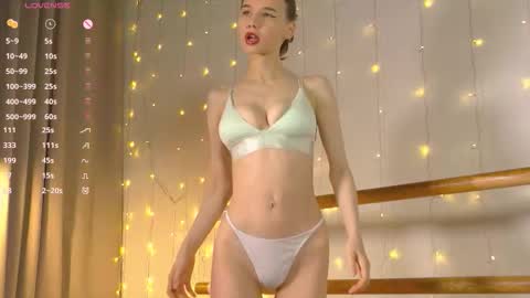 Snapshot of happynewdear chatting on 02/20/26, 12:51 Evy online show from 02/20/26, 12:51