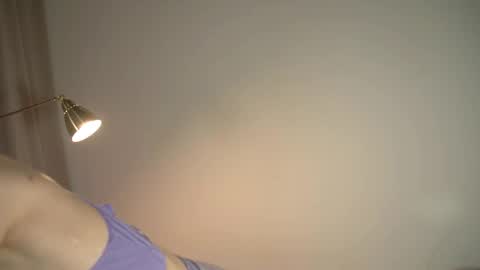 Snapshot of happynewdear chatting on 03/13/26, 11:22 Evy online show from 03/13/26, 11:22