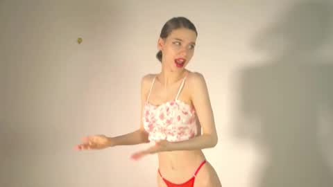 Snapshot of happynewdear chatting on 03/18/26, 02:26 Evy online show from 03/18/26, 02:26