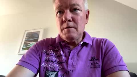 Snapshot of happysierra chatting on 10/11/25, 01:20 Harry online show from 10/11/25, 01:20