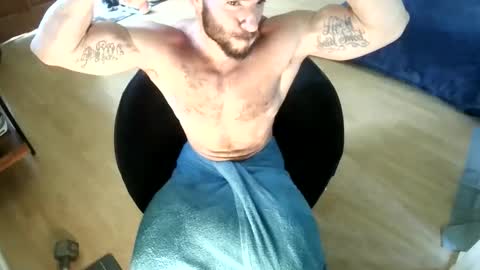 Snapshot of happytoesgonzonose chatting on 04/17/26, 08:34 Leila online show from 04/17/26, 08:34