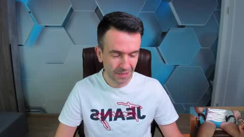 Snapshot of hard_and_juici chatting on 04/20/26, 07:44 Steve online show from 04/20/26, 07:44