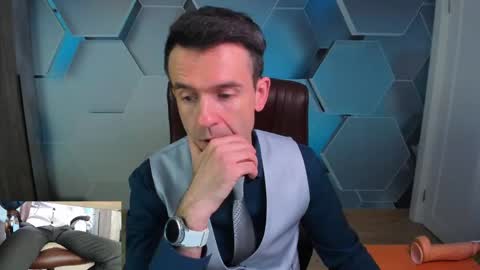 Snapshot of hard_and_juici chatting on 04/30/26, 10:10 Steve online show from 04/30/26, 10:10
