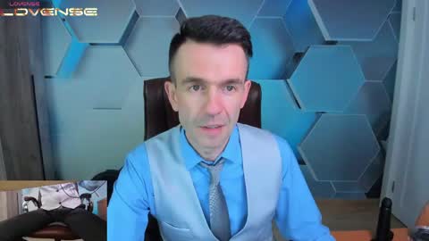 Snapshot of hard_and_juici chatting on 05/19/26, 10:32 Steve online show from 05/19/26, 10:32