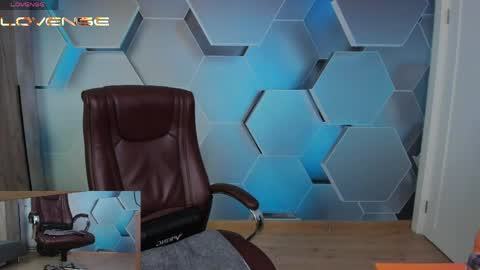 Snapshot of hard_and_juici chatting on 05/27/26, 03:31 Steve online show from 05/27/26, 03:31