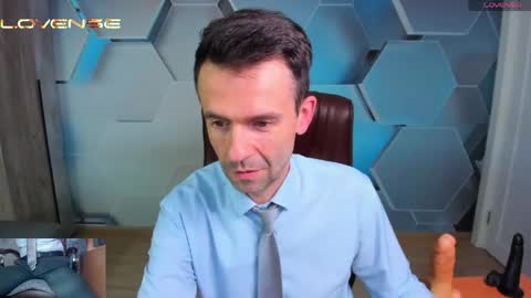 Snapshot of hard_and_juici chatting on 06/06/26, 04:12 Steve online show from 06/06/26, 04:12