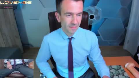 Snapshot of hard_and_juici chatting on 07/06/26, 04:09 Steve online show from 07/06/26, 04:09