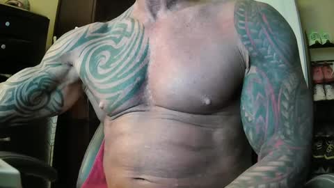 Snapshot of hardbody205a chatting on 10/01/25, 12:27 hardbody205a online show from 10/01/25, 12:27