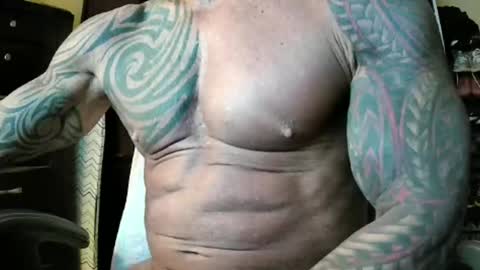 Snapshot of hardbody205a chatting on 05/12/26, 05:26 hardbody205a online show from 05/12/26, 05:26