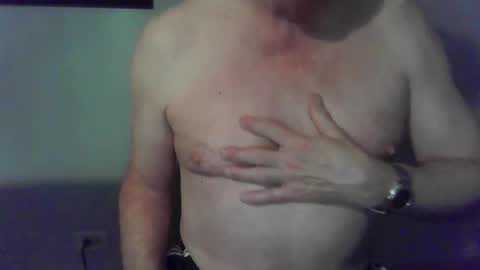 Snapshot of hardchicagoforzya chatting on 10/18/25, 09:26 hardchicagoforzya online show from 10/18/25, 09:26