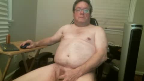 Snapshot of hardmik chatting on 02/14/25, 02:39 Mik online show from 02/14/25, 02:39