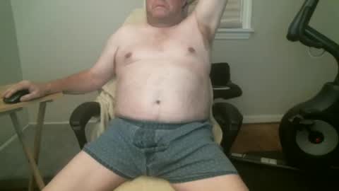 Snapshot of hardmik chatting on 10/19/25, 05:08 Mik online show from 10/19/25, 05:08