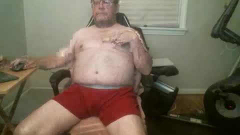 Snapshot of hardmik chatting on 11/17/25, 06:30 Mik online show from 11/17/25, 06:30