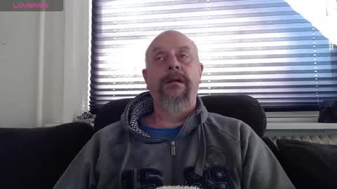 MrLazy online show from 11/21/25, 09:52