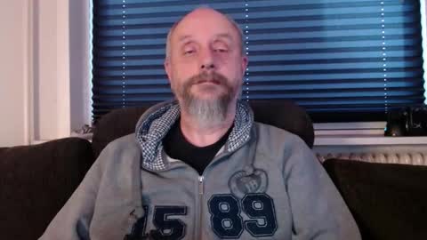 MrLazy online show from 12/22/25, 01:41