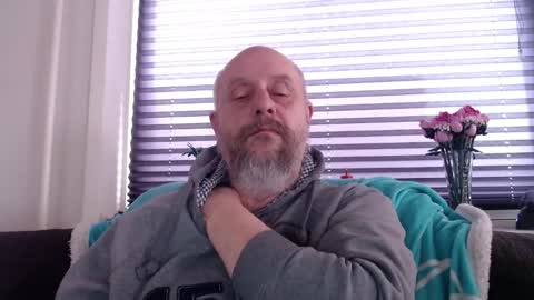 Snapshot of hardmrlazy chatting on 02/16/26, 09:27 MrLazy online show from 02/16/26, 09:27