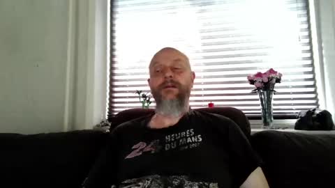 Snapshot of hardmrlazy chatting on 04/28/26, 10:31 MrLazy online show from 04/28/26, 10:31