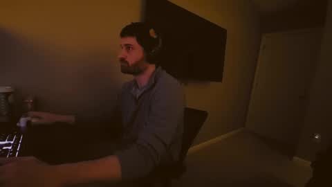 Snapshot of hardswtch chatting on 12/24/24, 02:10 Tom online show from 12/24/24, 02:10