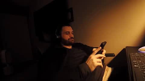 Snapshot of hardswtch chatting on 09/09/25, 01:38 Tom online show from 09/09/25, 01:38