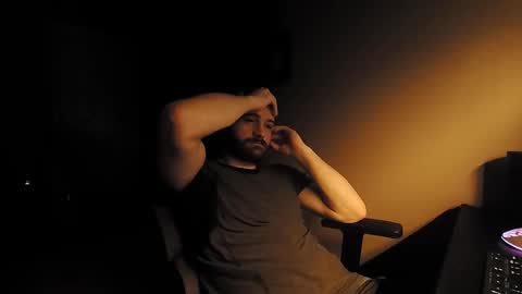 Snapshot of hardswtch chatting on 09/17/25, 02:35 Tom online show from 09/17/25, 02:35