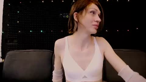 Snapshot of hardy_green chatting on 06/18/26, 02:45 Miss Hardy online show from 06/18/26, 02:45