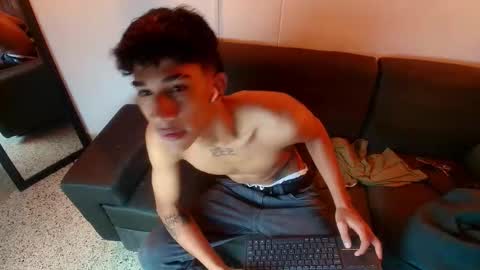 Snapshot of haresandpame_mds chatting on 11/28/25, 03:25 Hares online show from 11/28/25, 03:25