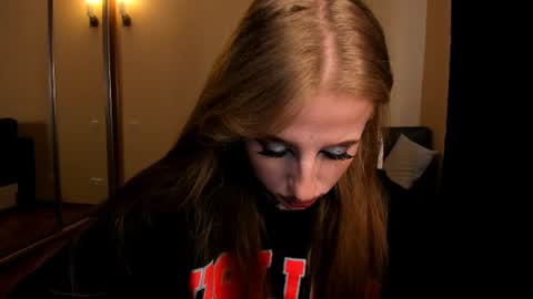Julia online show from 06/12/26, 06:12