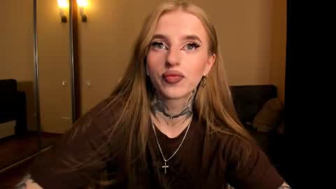 Julia online show from 06/17/26, 05:43