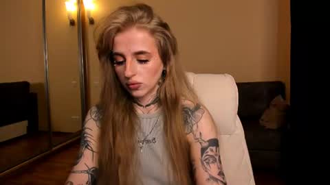 Julia online show from 06/19/26, 05:56