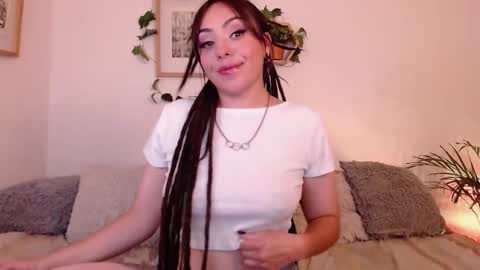 Snapshot of harmonyy01 chatting on 03/02/25, 04:17 Harmony Please help me to reach 100 thumbs up online show from 03/02/25, 04:17