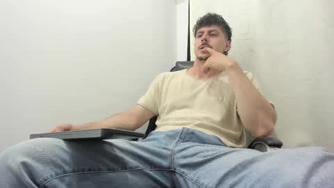 Snapshot of harrydaviss chatting on 09/27/25, 05:12 alpha online show from 09/27/25, 05:12