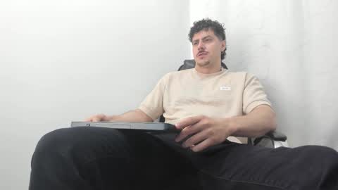 Snapshot of harrydaviss chatting on 11/01/25, 03:19 alpha online show from 11/01/25, 03:19