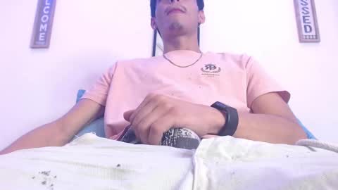 Snapshot of harrythomson1 chatting on 02/19/25, 06:00 harry thomson online show from 02/19/25, 06:00