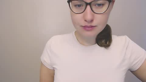 Snapshot of hartfoxx chatting on 10/15/25, 10:04 hartfoxx online show from 10/15/25, 10:04