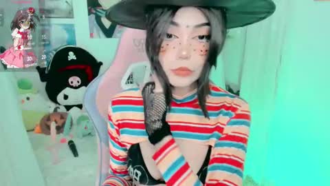 Snapshot of haru_lee chatting on 10/12/25, 02:10 Haru online show from 10/12/25, 02:10