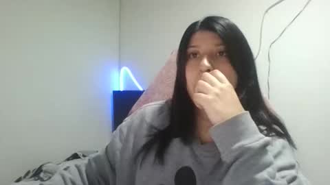 Snapshot of hasley_bbylee chatting on 04/15/26, 11:17 lady online show from 04/15/26, 11:17