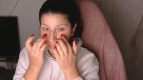 Snapshot of hasley_bbylee chatting on 04/20/26, 04:15 lady online show from 04/20/26, 04:15