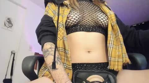 Nicole online show from 11/13/25, 04:33