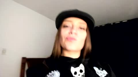 Snapshot of hat_girlx chatting on 06/25/26, 05:07 Nicole Dior online show from 06/25/26, 05:07