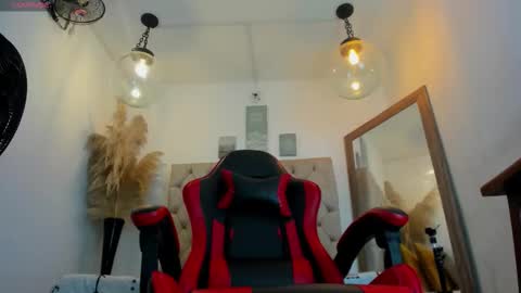 Snapshot of hathor_01 chatting on 12/04/25, 05:50 HATHOR OLD online show from 12/04/25, 05:50