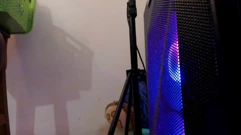 Snapshot of hathor_01 chatting on 12/14/25, 01:27 HATHOR OLD online show from 12/14/25, 01:27