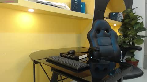 Snapshot of hatsajones chatting on 09/12/25, 12:27 hatsajones online show from 09/12/25, 12:27