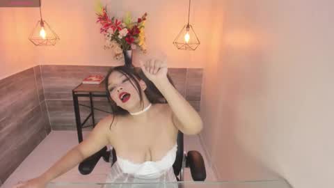 Snapshot of hatsajones chatting on 11/23/25, 04:01 hatsajones online show from 11/23/25, 04:01