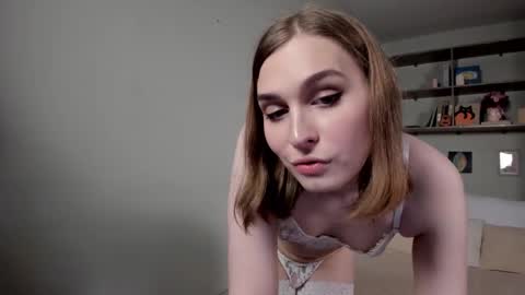 Mia online show from 11/21/25, 06:01